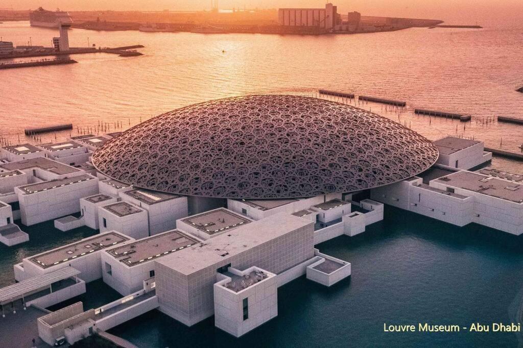 Appartement Deluxe On Yas With Sea View Balcony *