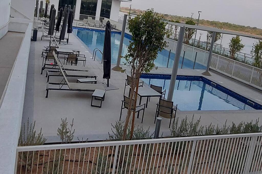 Appartement Deluxe On Yas With Sea View Balcony *